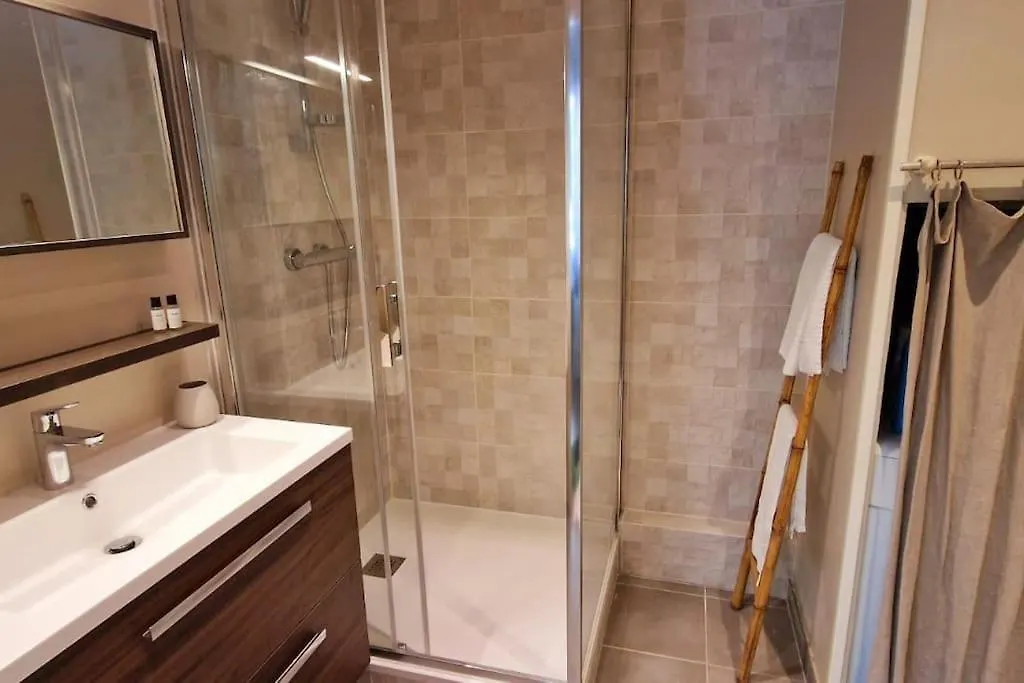 Studio Moderne, 10Min A Pied Gare D'Annecy Apartment 0*, Annecy